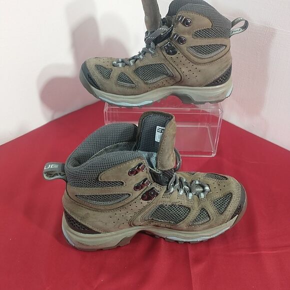Vasque Breeze III GTX 7195 Hiking Boots Womens Size 9 Brown  Vasque Breeze 3.0 III GTX 7195 Waterproof Gore-Tex Boots Women\'s Size 8M.